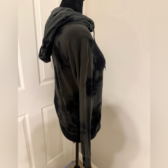 Bass Women's Dark Green and Black Tie-Dye Hoodie - Picture 3 of 4